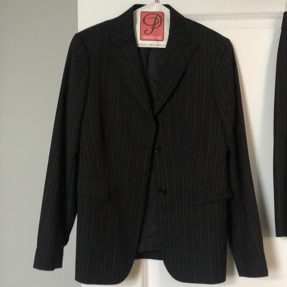 Brooks Brothers 345 brand black pinstripe skirt suit